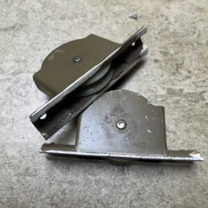 Rolslot 50mm - grijsgroen staal met wit nylon wiel